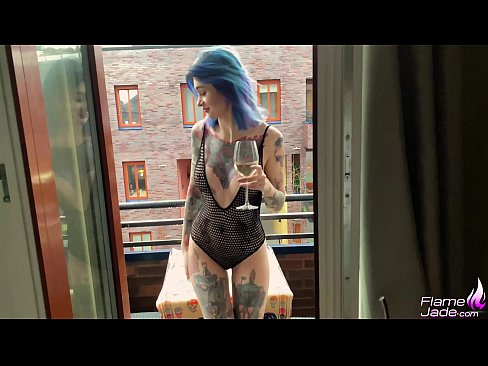 ❤️ Ragazza tremenda chì succhia cù una bocca è cazzo appassionatamente sottu à u celu apertu ️❌ Solo porno à porn co.special-grasser.ru ❌❤